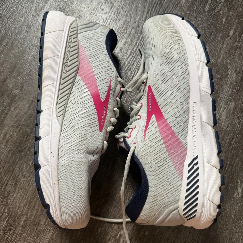 Brooks Addiction GTS 15 Running Shoes Women 11.5 2E White Pink Stability Sneaker